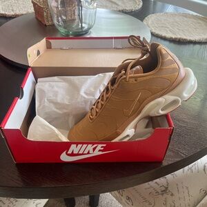 Nike Air Max Plus Men’s Flax size 13